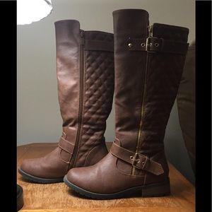 Brown size 6 boots 👢